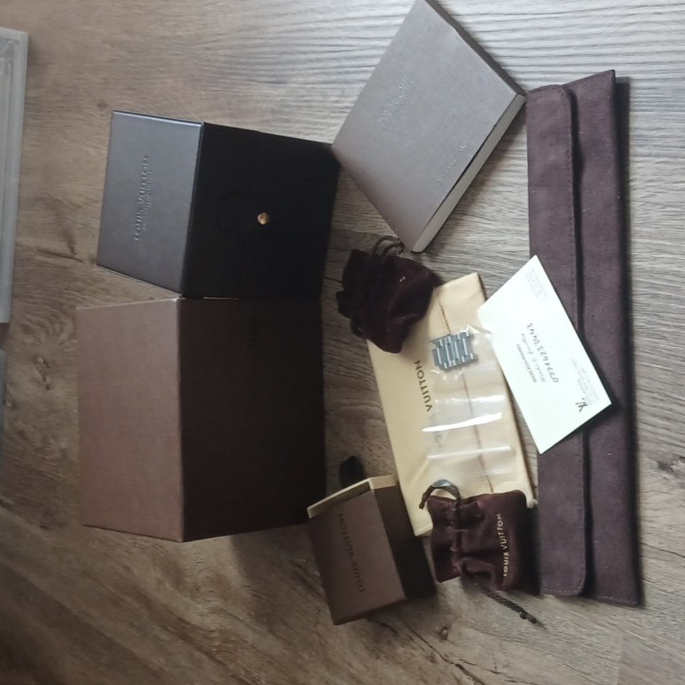 Authentic Louis Vuitton Montre Quartz Watch- Complete Set - Picture 7 of 11